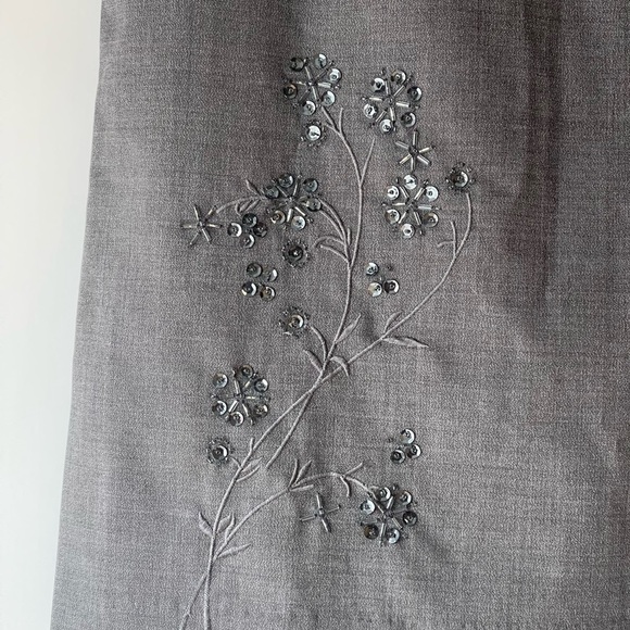 Old Navy Rhinestone Sequin Floral Embroidered Gray Stretch Pencil Mini Skirt, 8 - Picture 3 of 10